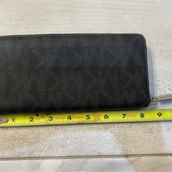 Michael Kors Wallet in excellent condition! - Picture 4 of 8
